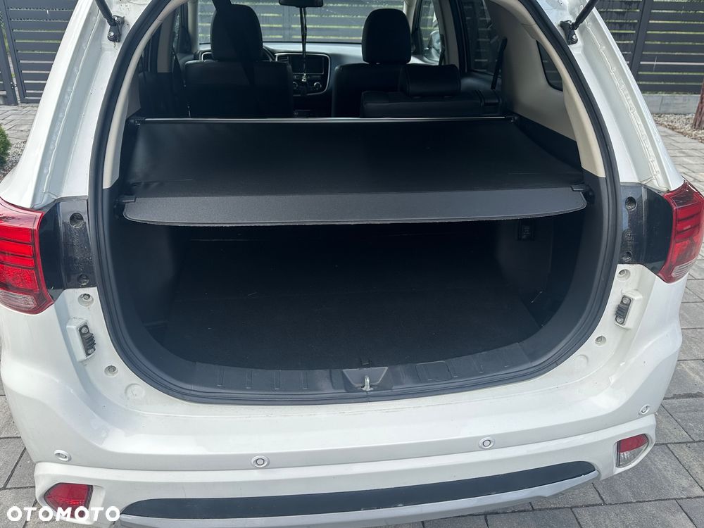 Mitsubishi Outlander 2.0 4WD Plus - 16