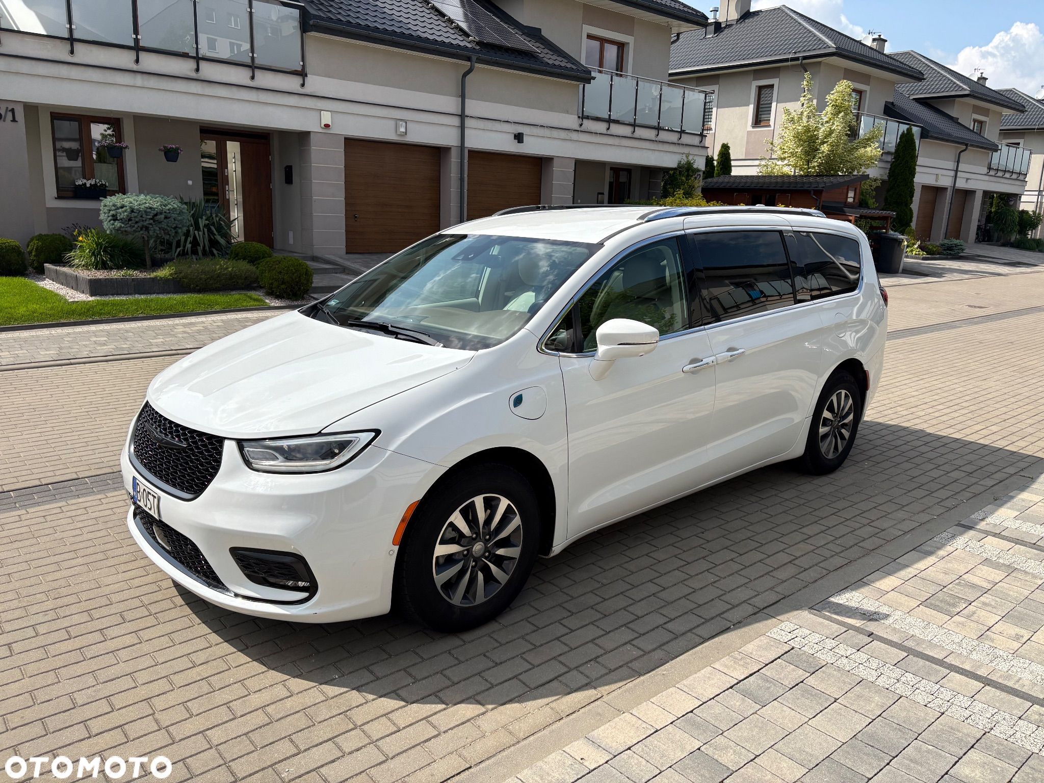 Chrysler Pacifica - 1