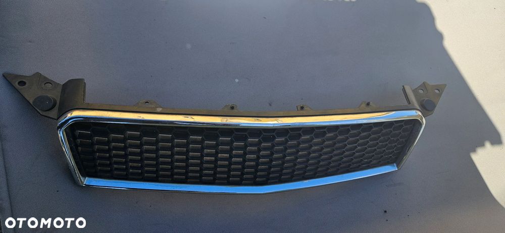 Grill atrapa zderzaka ramka chrom Chevrolet Aveo T250 lift T255 2009r 96808254 96813742 - 2