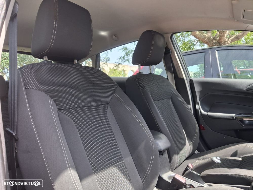 Ford Fiesta 1.0 T EcoBoost Titanium - 12