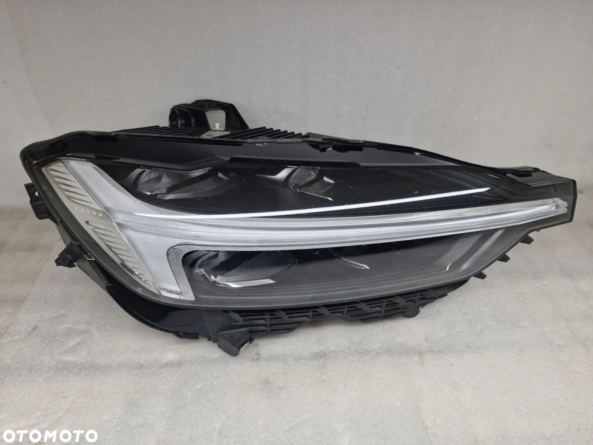 VOLVO XC60 II MID LED LAMPA LEWA/PRAWA PRZÓD 32337374/32337375 KOMPLET - 6