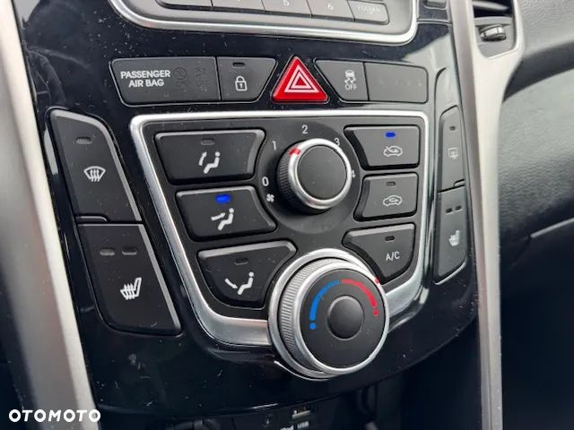 Hyundai i30 i30cw 1.6 CRDi Fifa World Cup Edition - 28