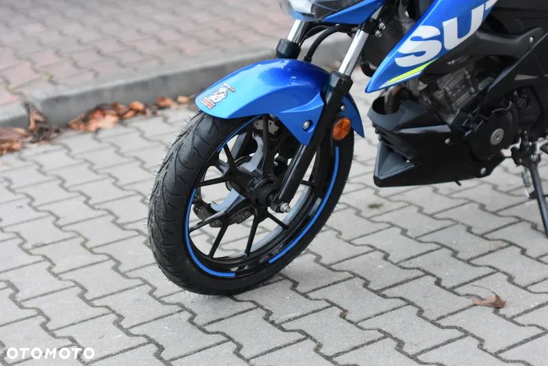 Suzuki GSX - 27