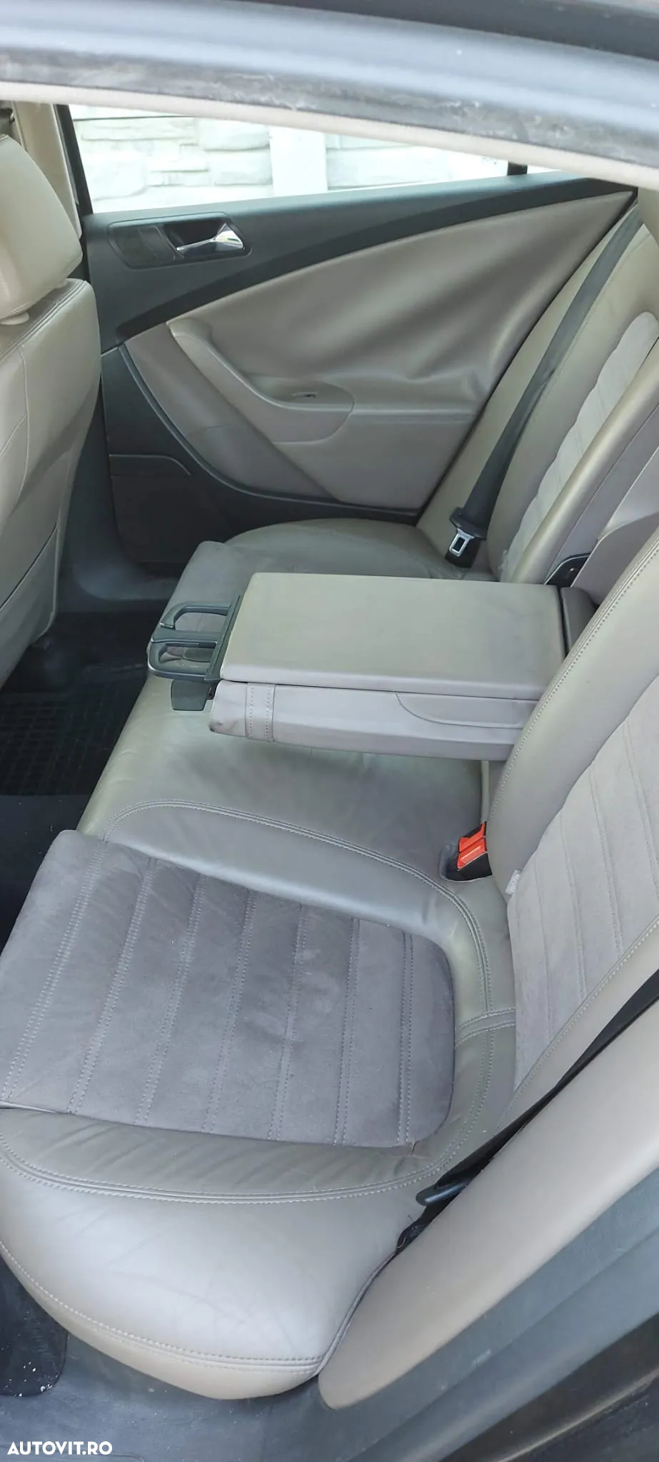 Volkswagen Passat - 4