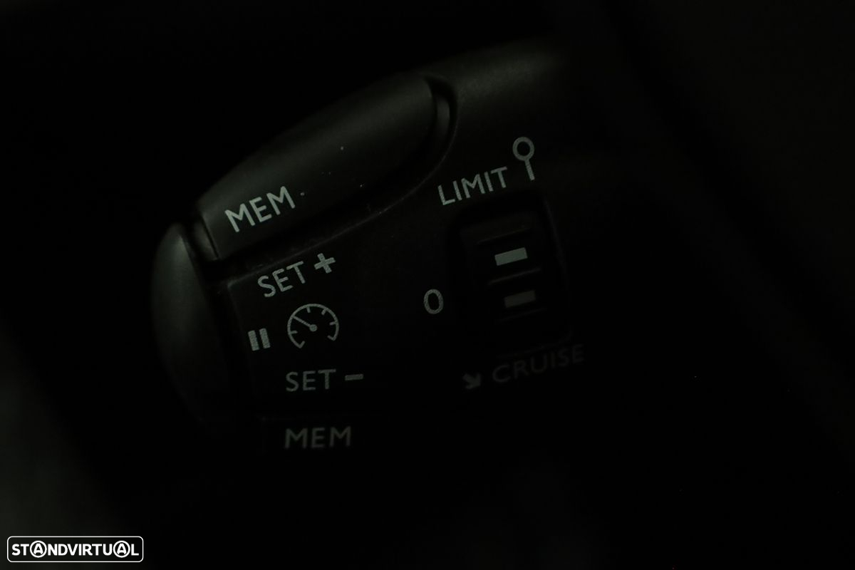 Peugeot 2008 1.2 PureTech Allure EAT8 - 18
