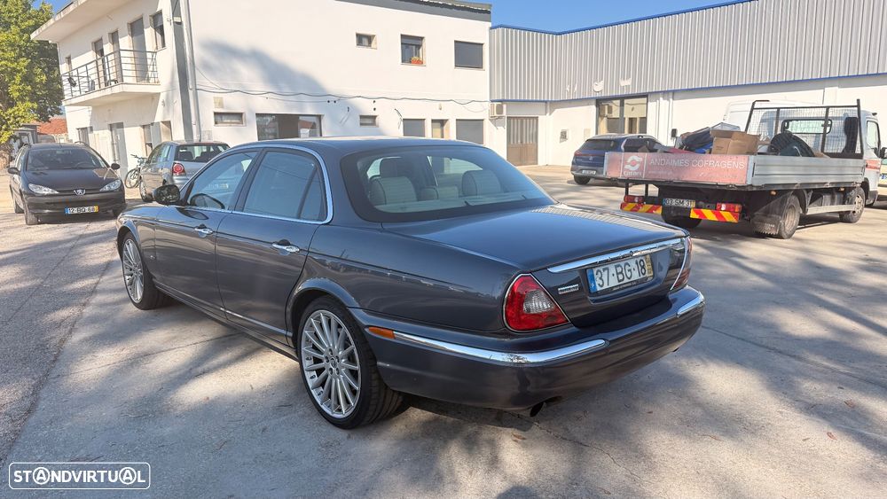 Jaguar XJ - 8