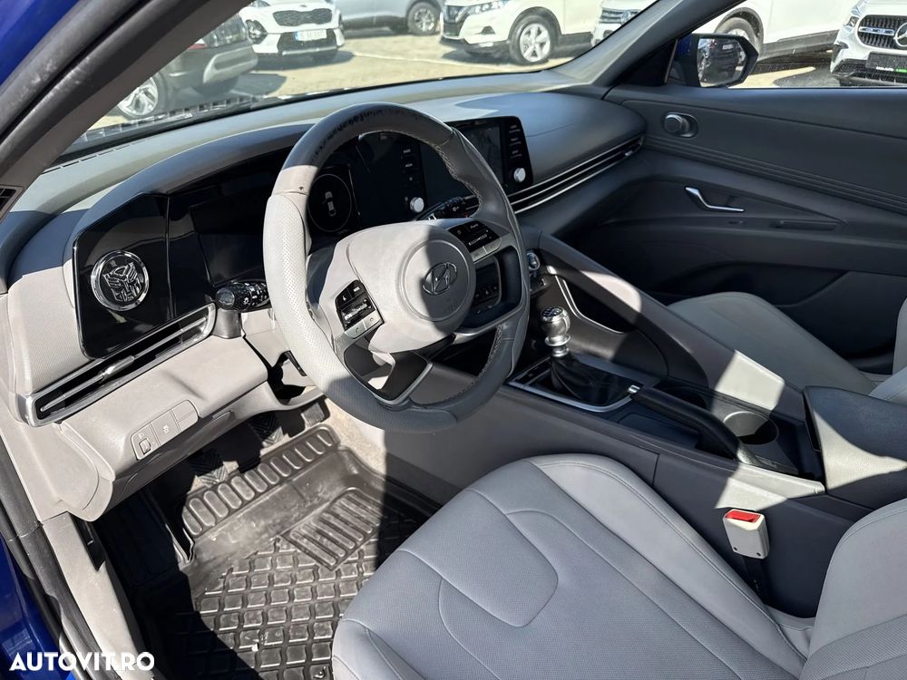 Hyundai Elantra 1.6 l 123 CP 6MT Comfort - 16