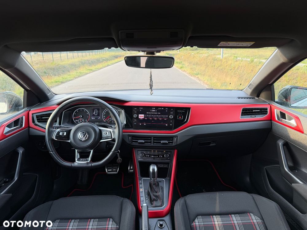 Volkswagen Polo 2.0 TSI DSG GTI - 22