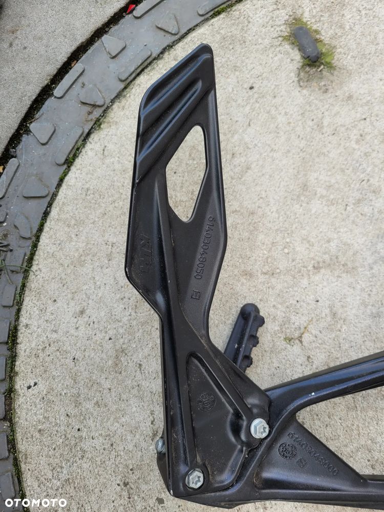Set lewy tył, podnóżek pasażera KTM 1290 Super Duke GT - 20