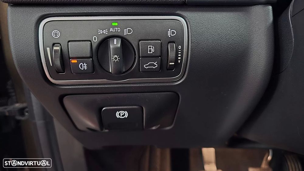 Volvo V60 Cross Country 2.0 D3 Momentum - 20