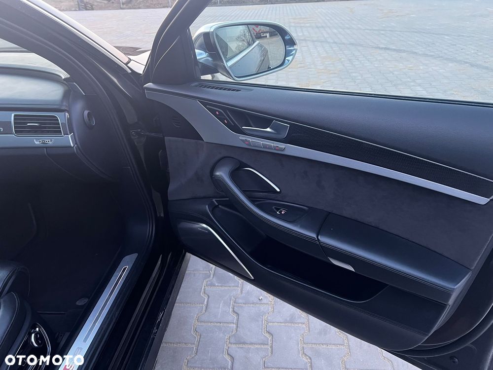 Audi S8 - 12