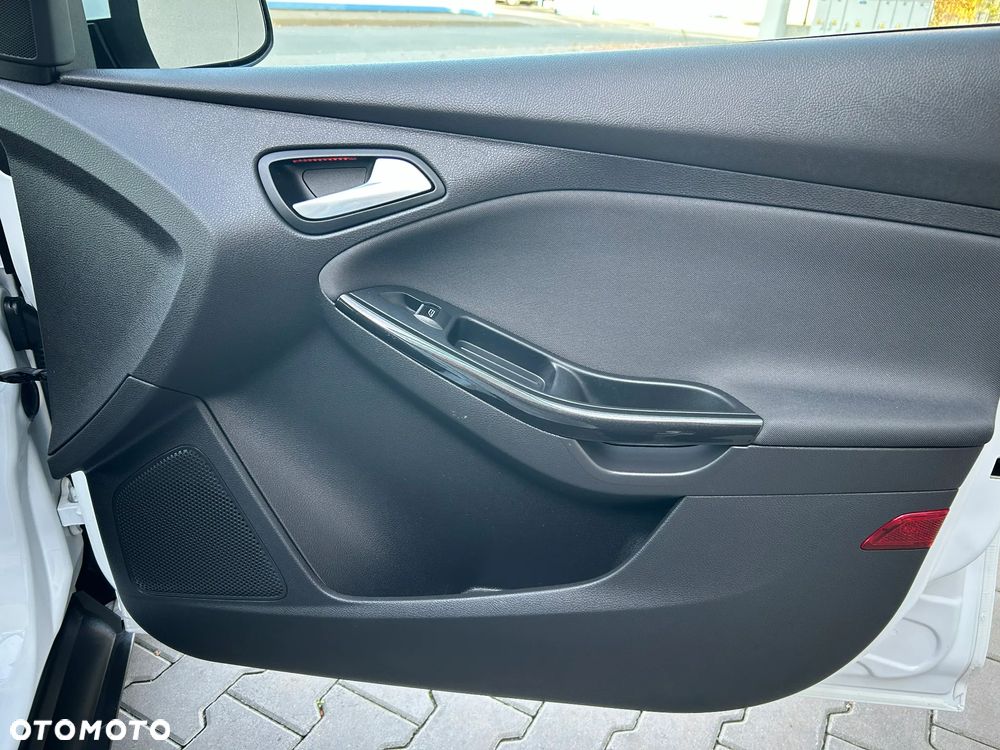 Ford Focus 1.5 EcoBlue Start-Stopp-System TITANIUM - 33