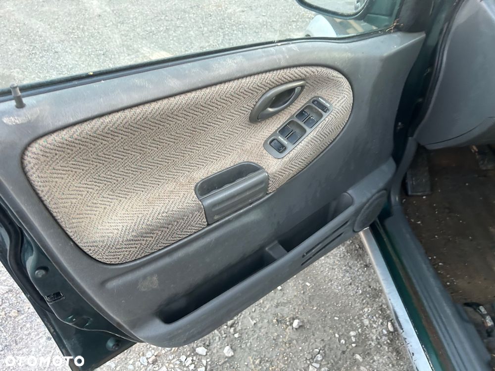 Suzuki Grand Vitara 2.5 V6 - 13