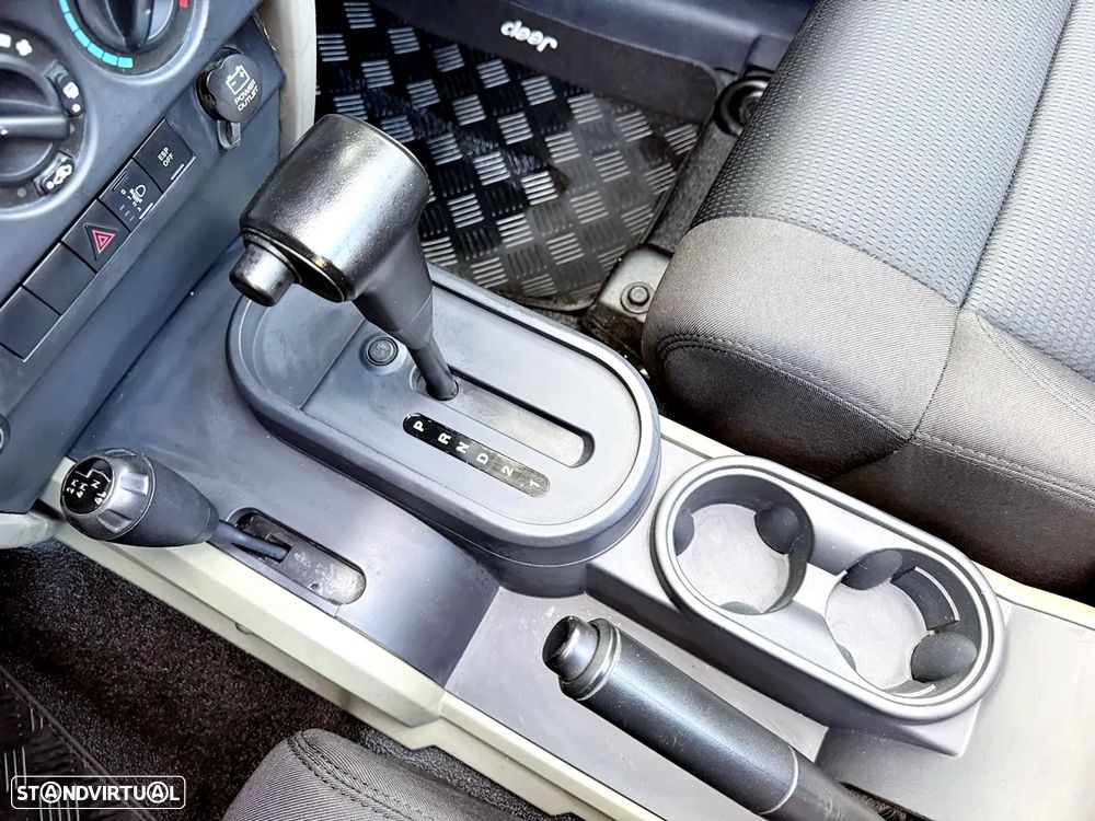 Jeep Wrangler 2.8 CRD ATX Sport - 17