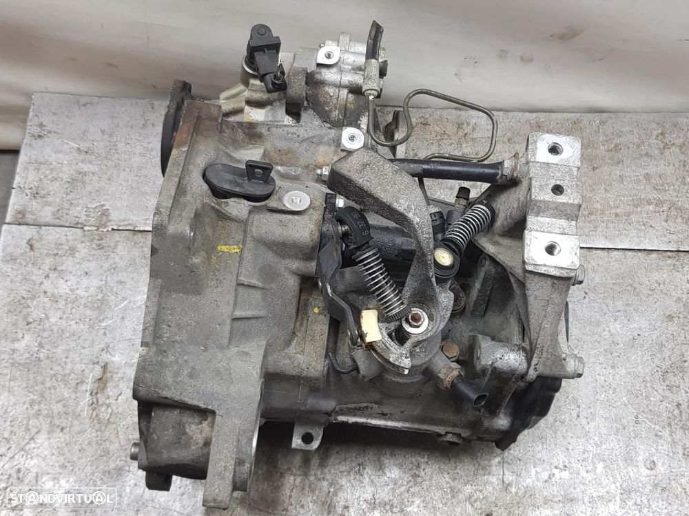 CAIXA DE VELOCIDADES VOLKSWAGEN GOLF IV BERLINA 1J110.1997 REF. EBF - 1