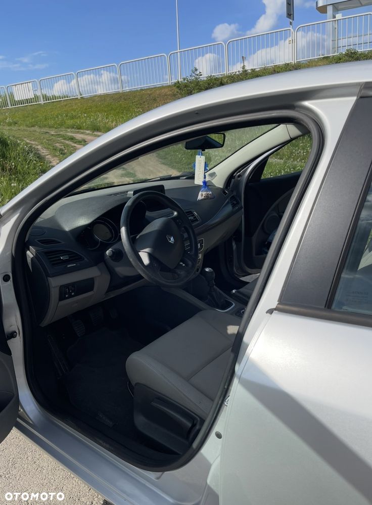 Renault Megane 1.5 dCi Dynamique - 8