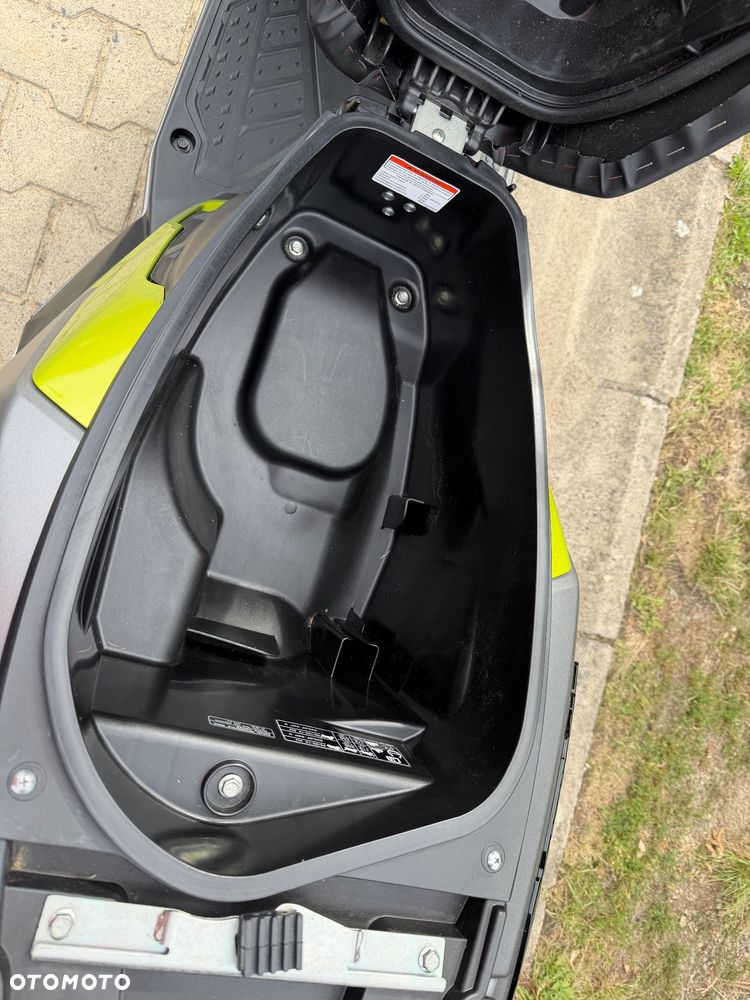 Suzuki Avenis - 11