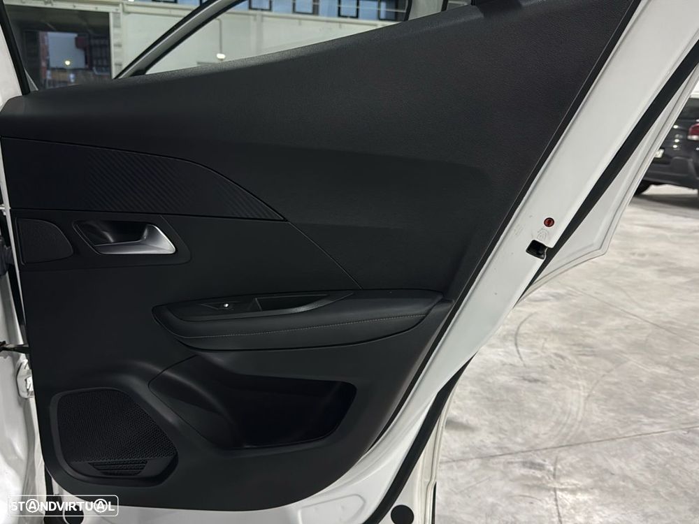 Peugeot 2008 1.2 PureTech Allure - 21