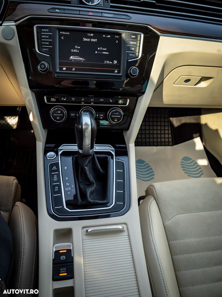 Volkswagen Passat - 16