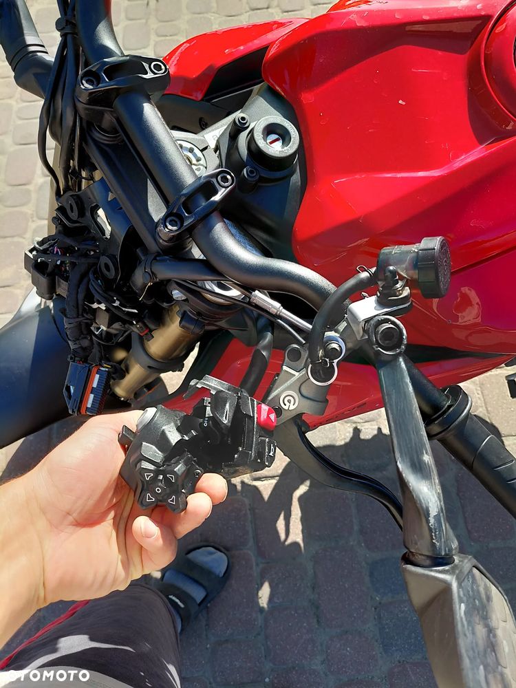 Ducati Streetfighter V2 - 13