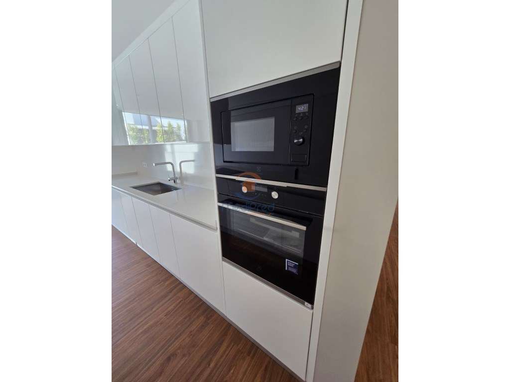 Moradia T3+1 NOVA, com Rooftop de 45 m2 | Famões, Odivelas - Grande imagem: 4/47