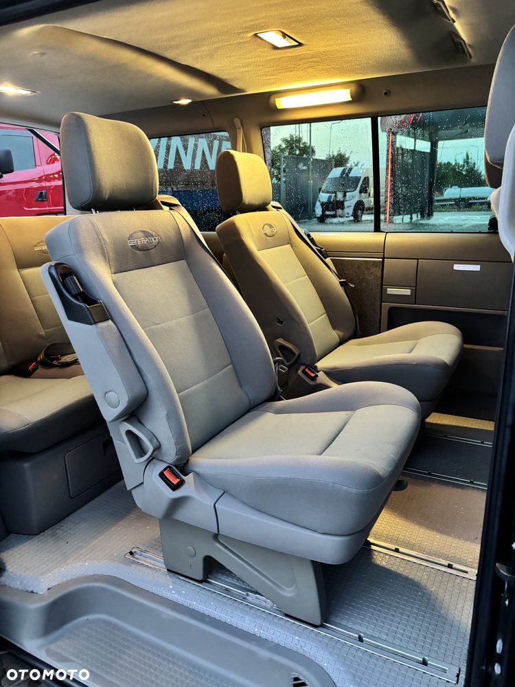 Volkswagen Multivan Standard - 11