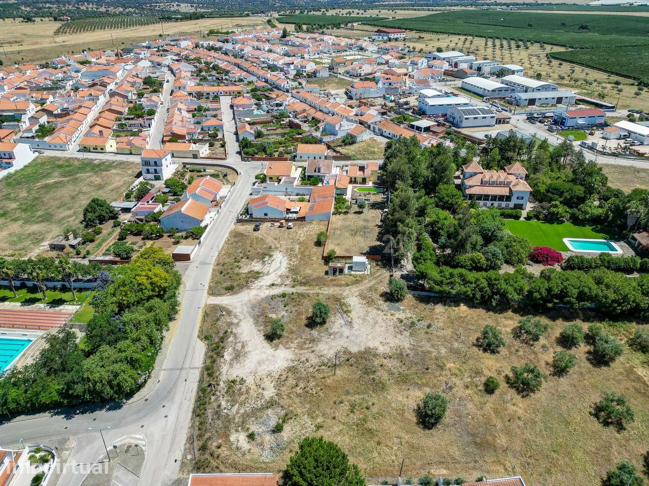 Terreno Urbano com 2.500 m², capacidade construção de 1.500m2, habitac - Grande imagem: 5/26