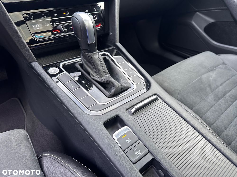 Volkswagen Passat Variant 2.0 TDI SCR DSG Elegance - 39