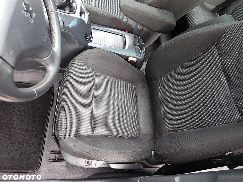 Peugeot 5008 HDI FAP 150 Family - 24