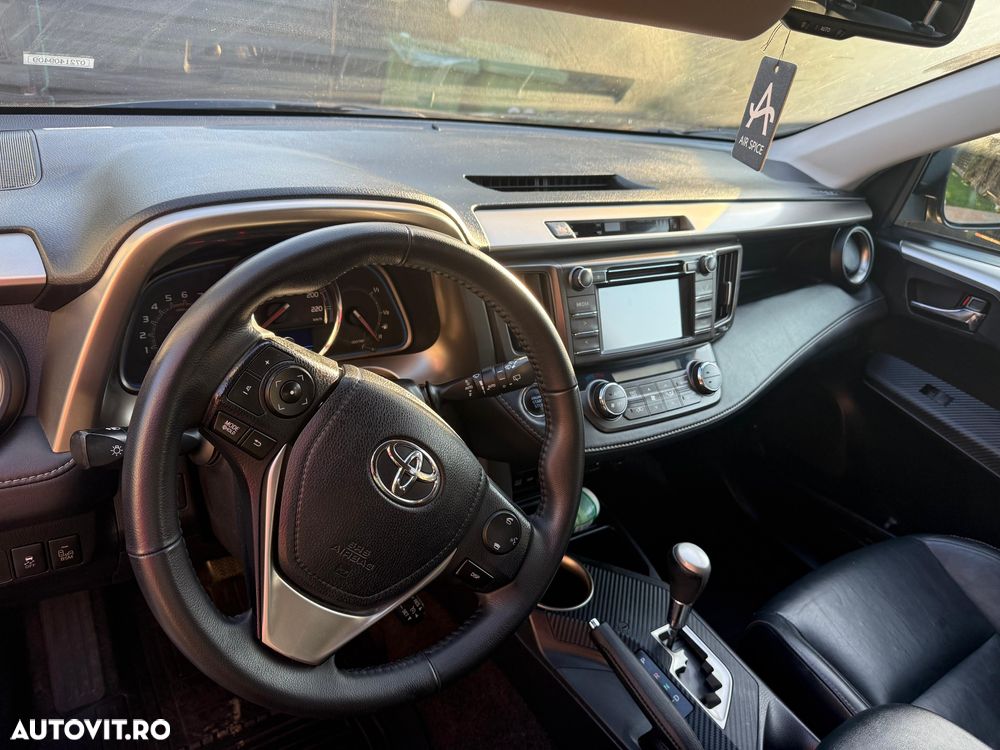 Toyota RAV4 2.2L D-CAT A/T Luxury - 10