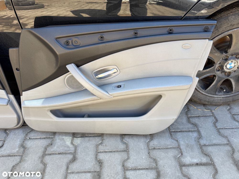 Boczki tapicerka drzwi komplet e60 e61 lift lci czarne / szare Europa ładne - 2