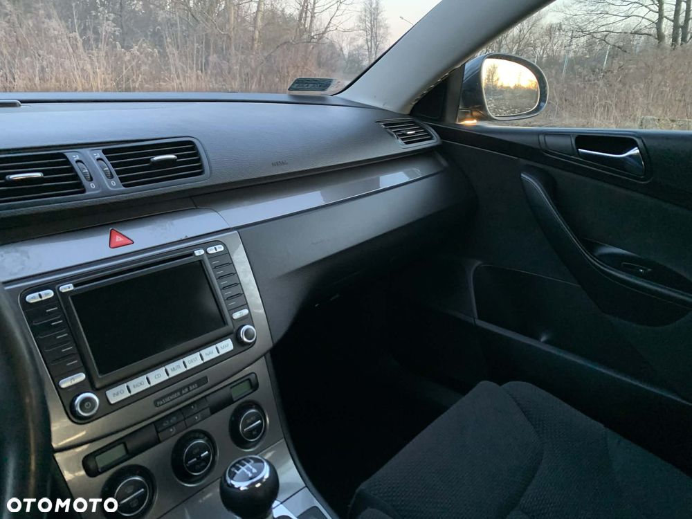 Volkswagen Passat 1.9 TDI DPF BlueMotion - 10