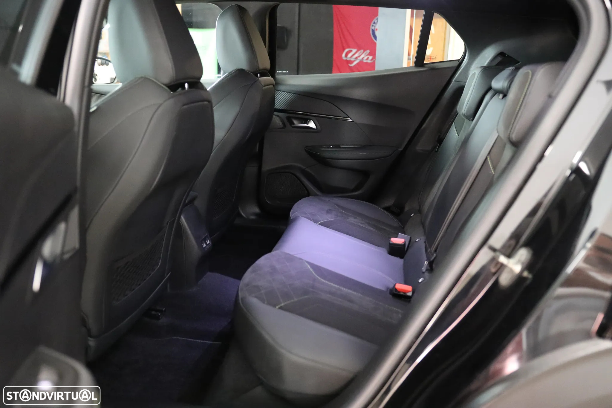Peugeot 2008 PureTech 130 EAT8 GT - 19