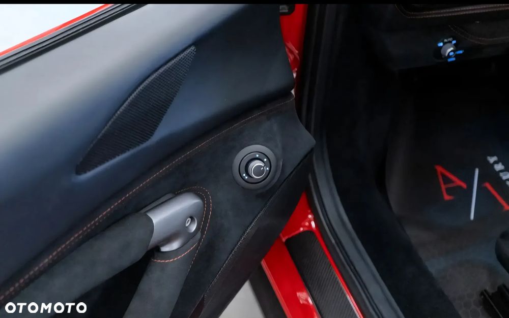 Ferrari F8 Tributo - 11