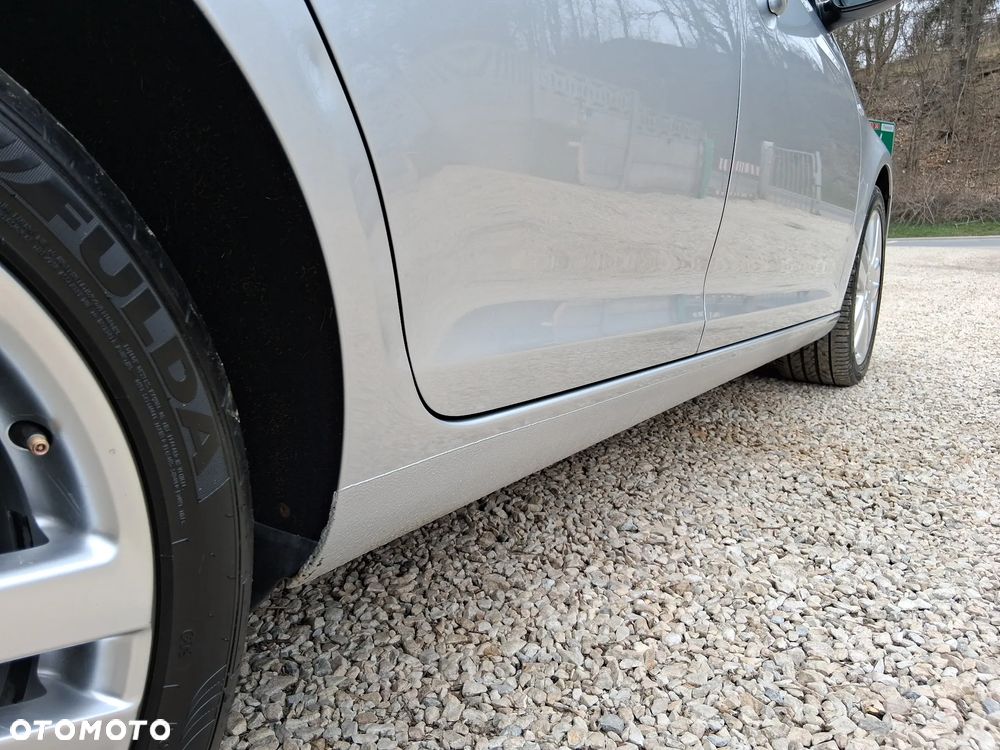 Volkswagen Golf 2.0 TDI DPF MATCH - 32