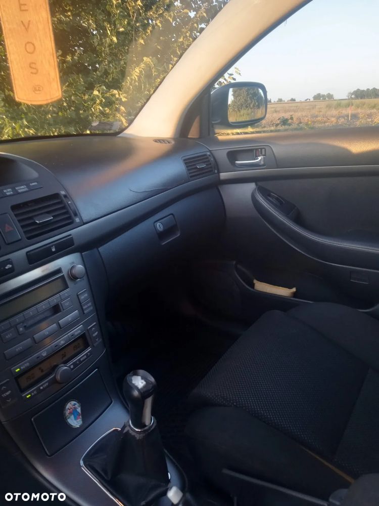 Toyota Avensis 2.0 D-4D Combi - 9