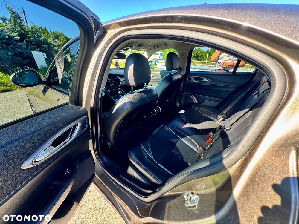 Alfa Romeo Giulia 2.2 D Turbo Super - 11