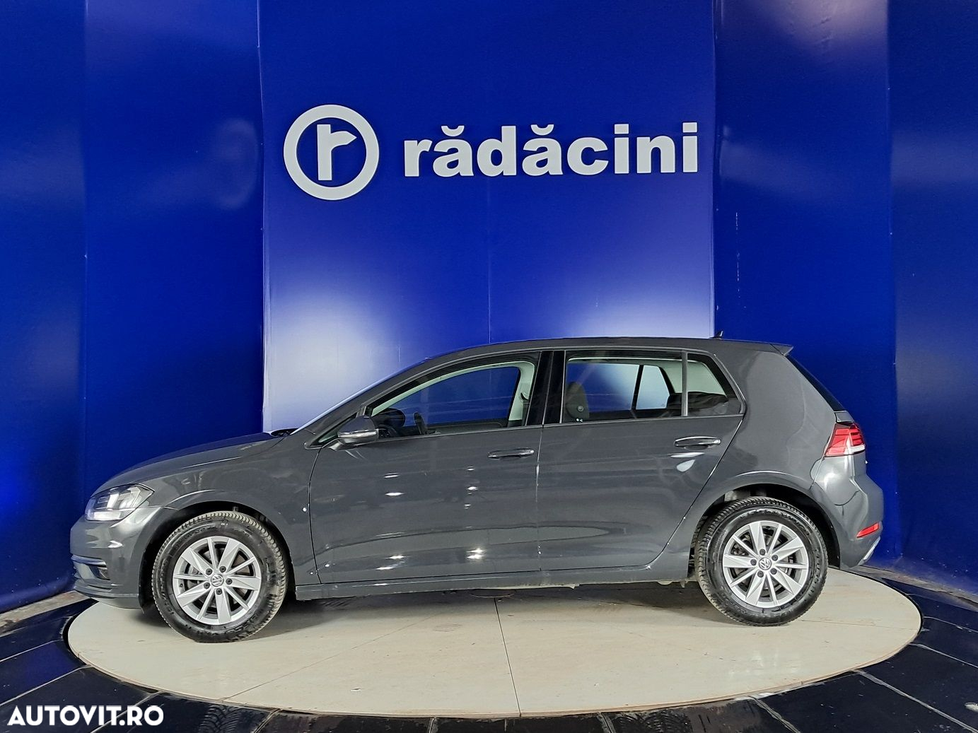 Volkswagen Golf - 2
