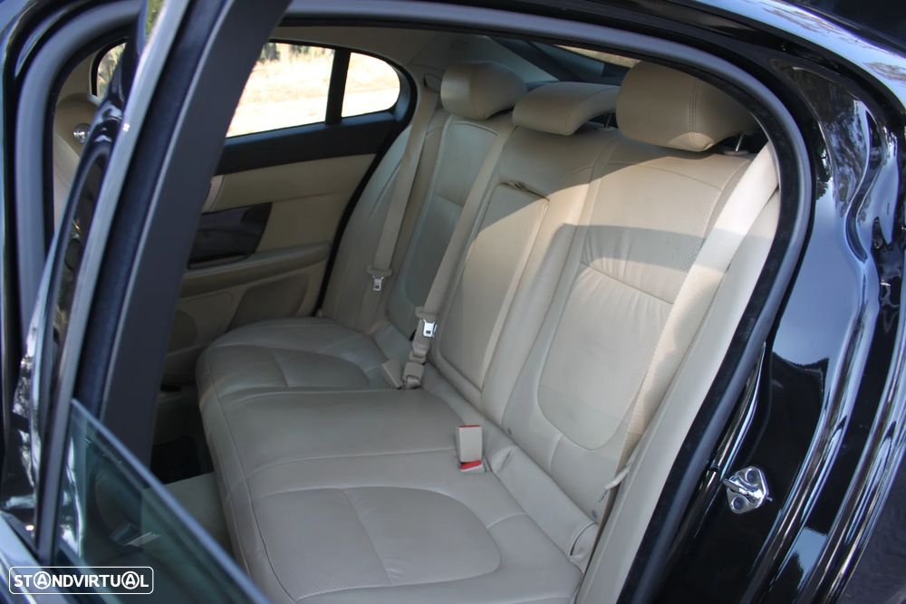 Jaguar XF 3.0 D V6 S Premium Luxury - 27