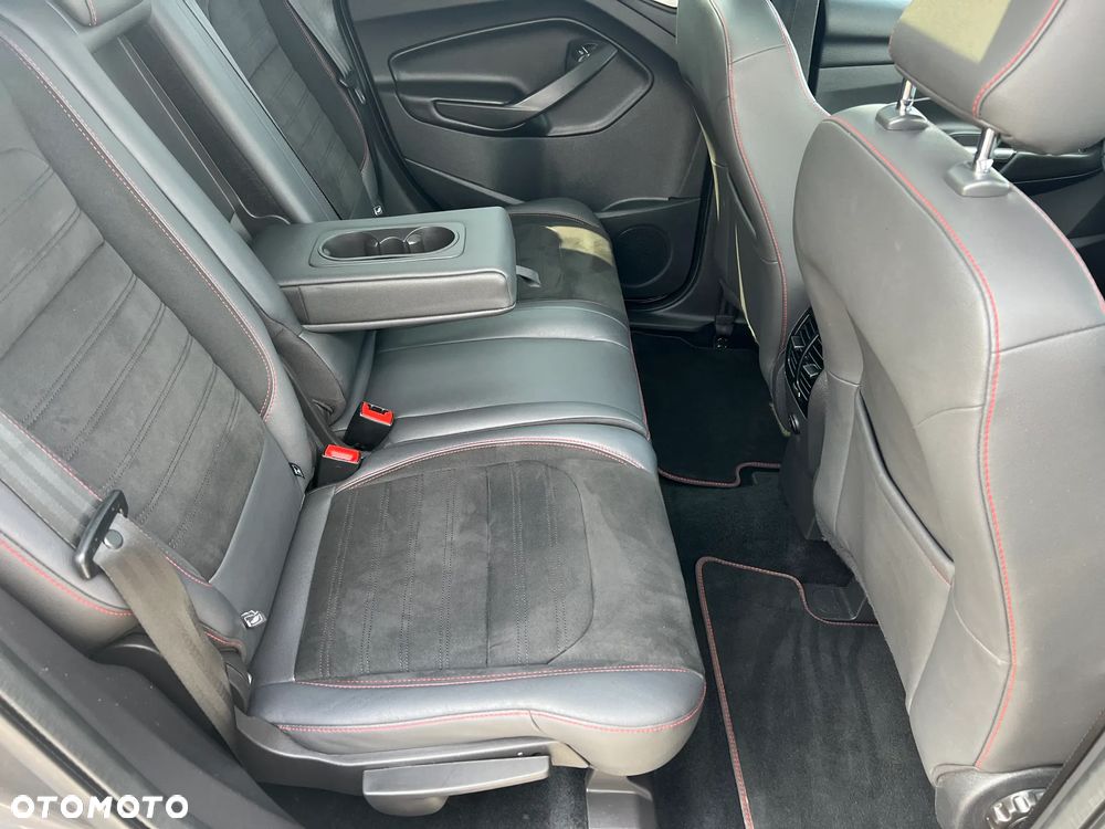 Ford Kuga 2.0 TDCi 2x4 ST-Line - 31