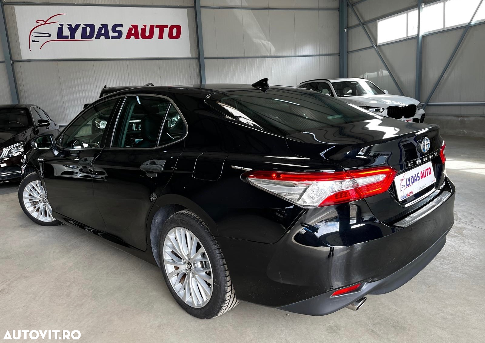 Toyota Camry 2.5 HEV Executive - 3