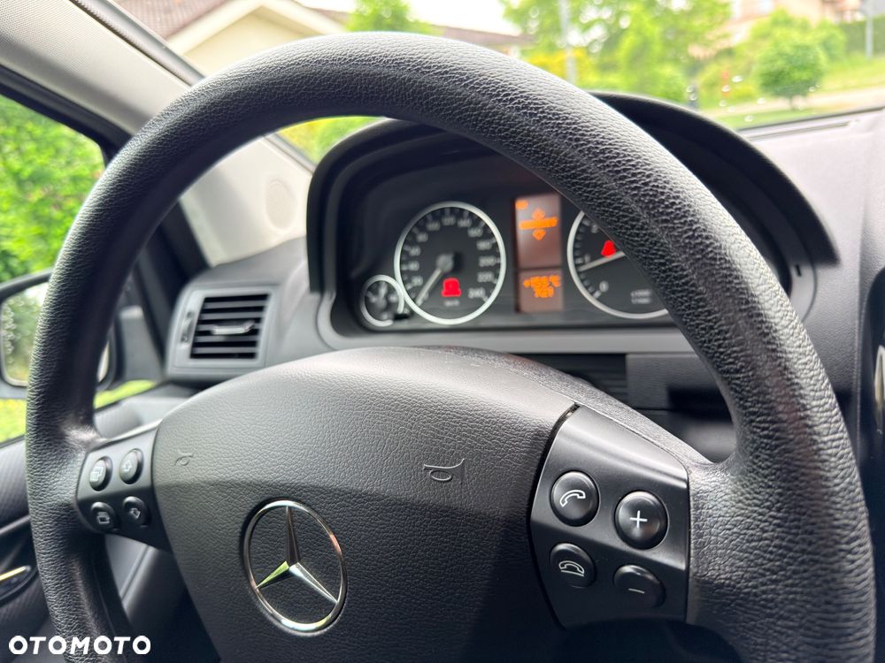 Mercedes-Benz Klasa A 160 BlueEFFICIENCY Avantgarde Special Edition - 31