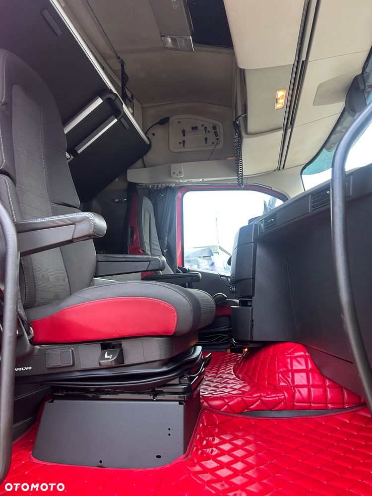 Volvo FH 460 AUTOMAT / HALOGENY ORUROWANIE / FULL SPOJLERY / OBRTOWE SIEDZENIE / KSENONY / LED / POLSKI SALON / PRZEBIEG 995 TYS. KM / EURO 6 / 2014 ROK !! - 37