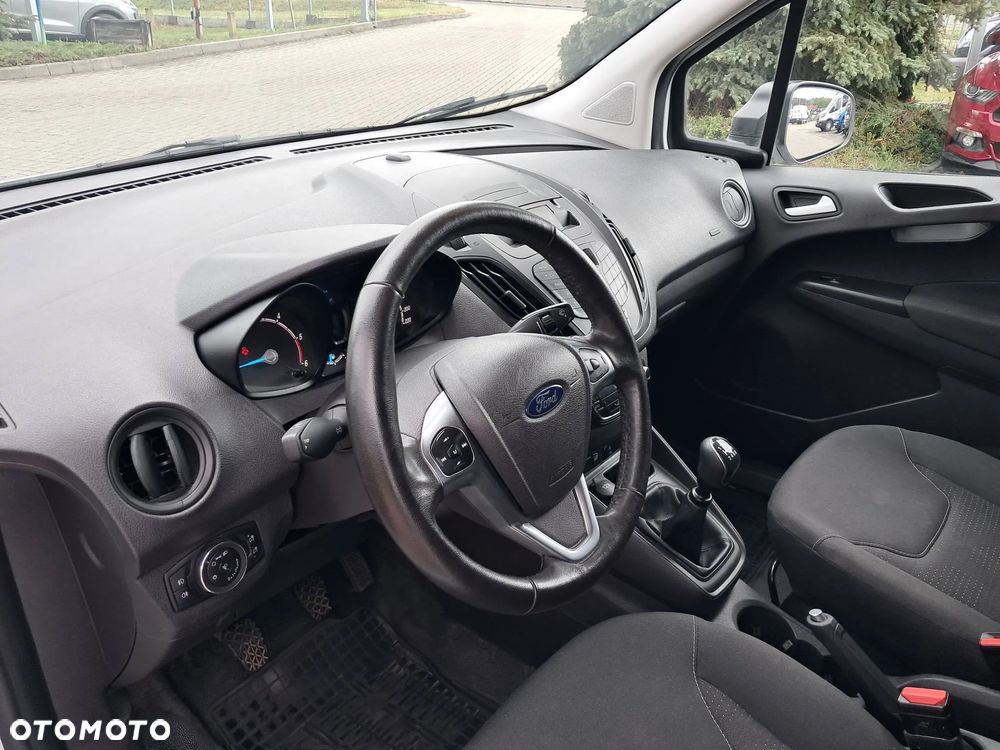 Ford Transit Courier - 12