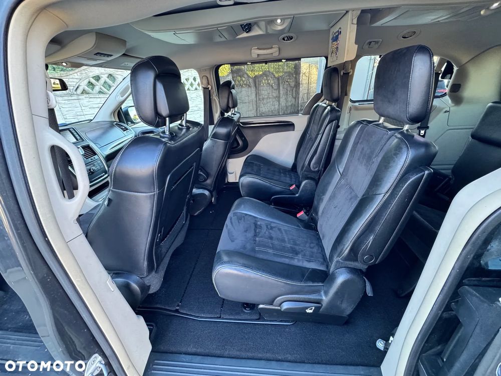 Lancia Voyager 2.8CRD Platinum - 28