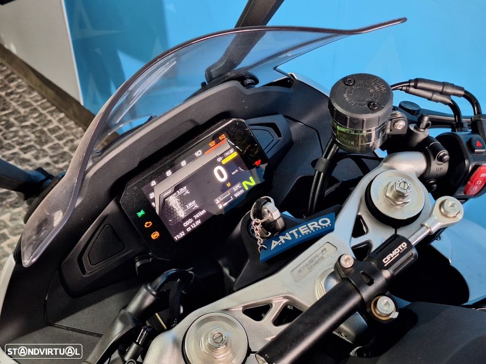 CF Moto 675SR-R - 10