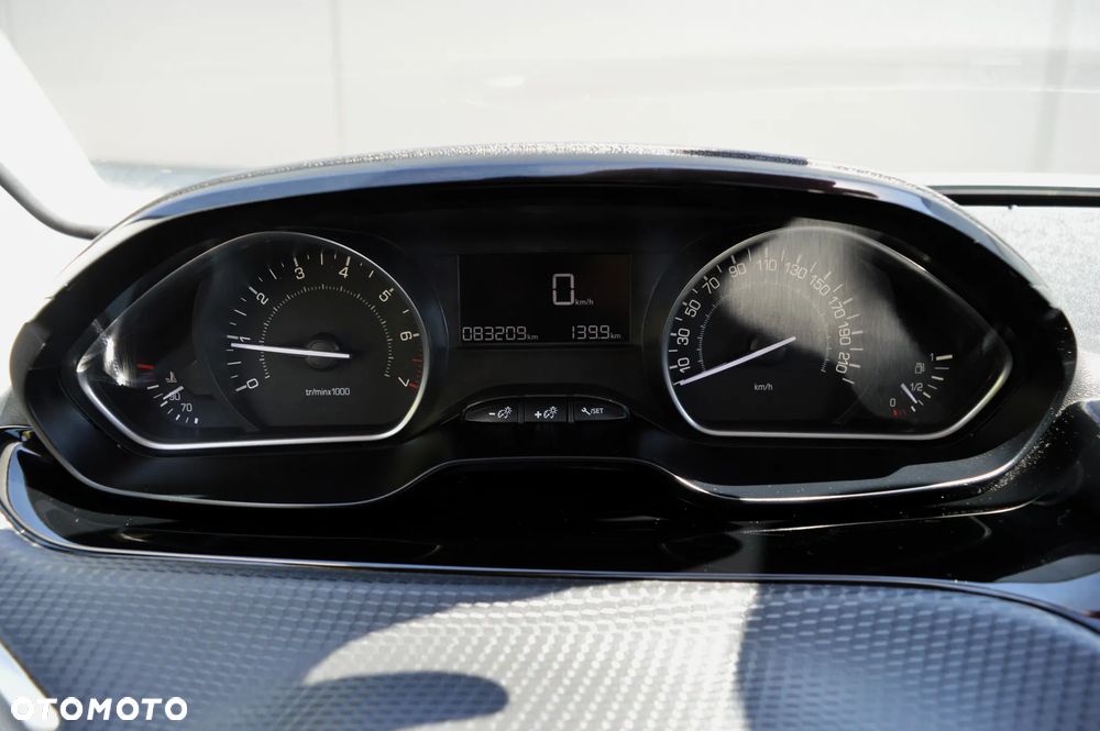 Peugeot 208 1.2 PureTech Allure - 23