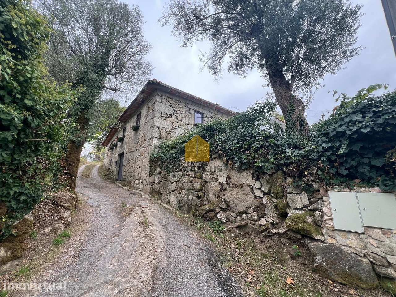 Quinta de Charme com Antigo Lagar, Pomar e 2.200 m² de Natureza
