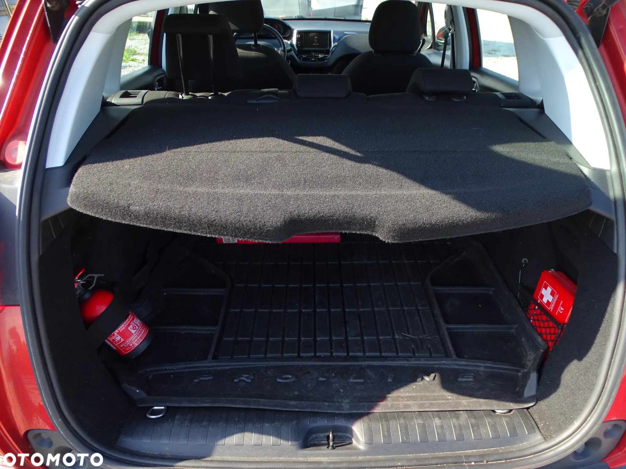 Peugeot 2008 1.2 Pure Tech Allure S&S - 22