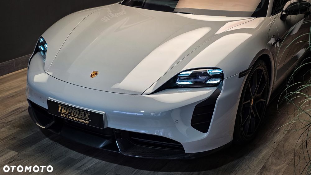 Porsche Taycan GTS - 17